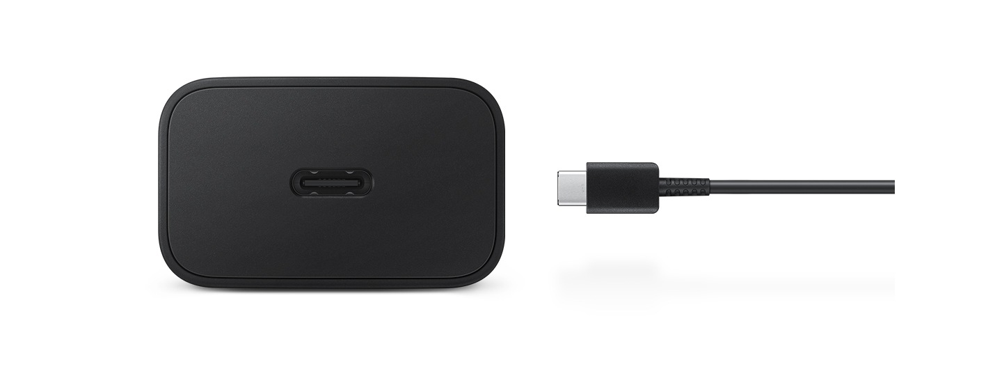 À esquerda está a base do carregador preta. À direita está um cabo USB tipo C preto.