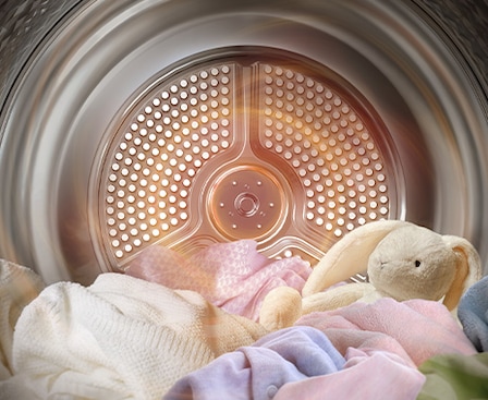 Высокотемпературное тепло излучается от нагревателя внутри барабана DV9400B, при котором сушится одежда и куклы.
