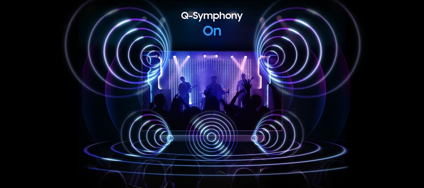 A TV screen depicts a lively concert scene. Directly underneath is a Soundbar. When Q-Symphony is Off, the Soundbar plays audio by itself, giving off small sound waves. When Q-Symphony is On, the TV and Soundbar play audio together at the same time, with both giving off large sound waves in sync.