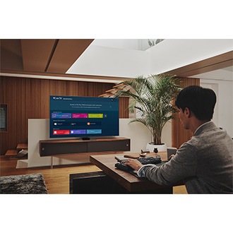 Samsung Neo QLED QN85B prikazuje radni prostor za rad od kuće