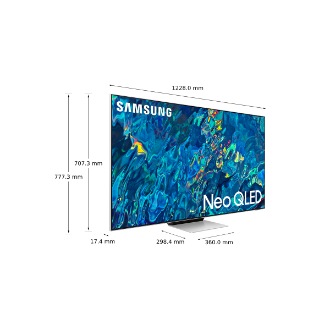 Dimenzija od 55 inča Samsung QLED TV-a QN95B sa srebrnim centralnim postoljem