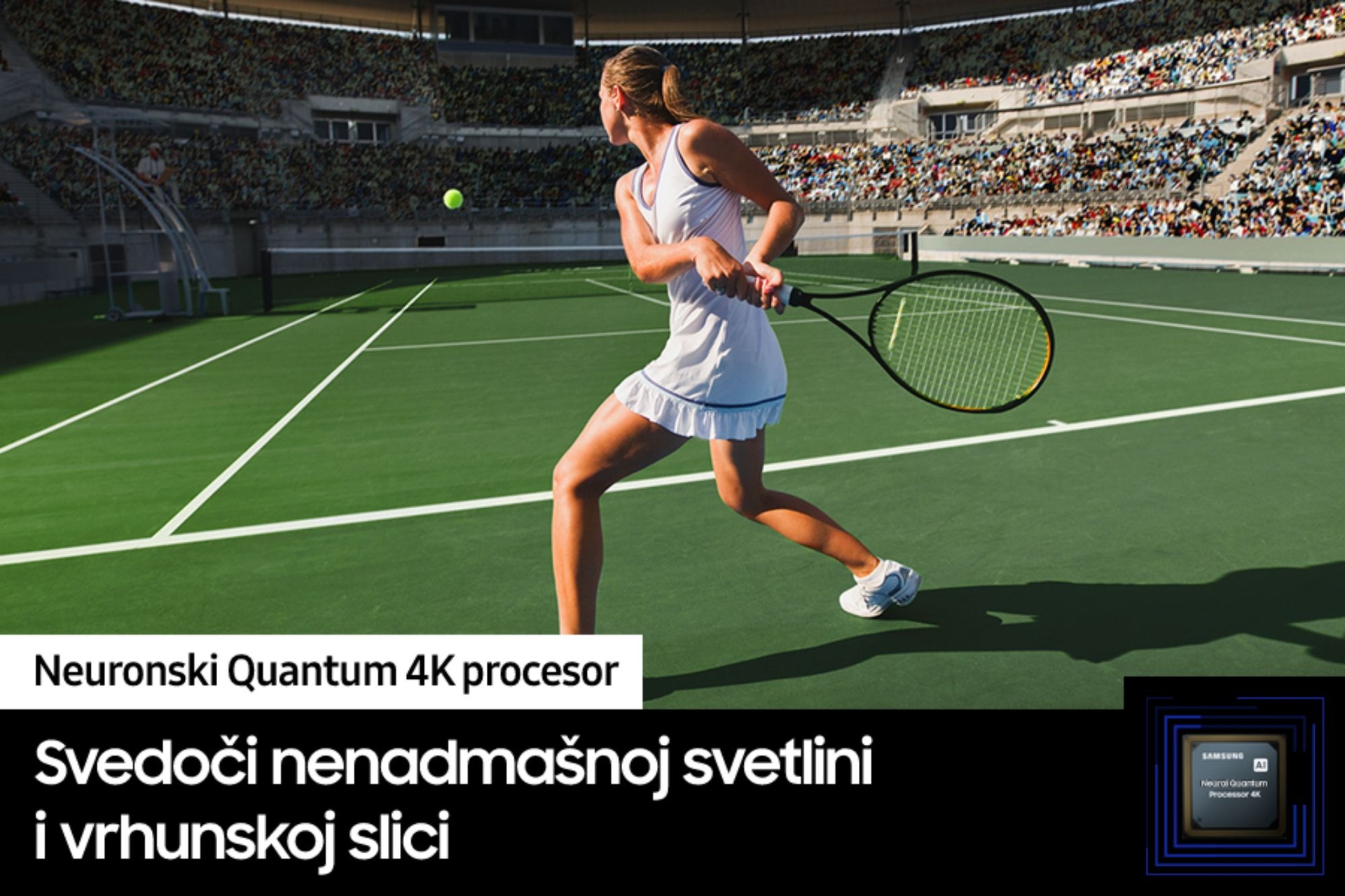 Žena igra tenis pred velikom masom. Neuralni kvantni procesor 4K prikazan je u donjem desnom uglu.