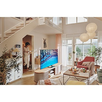 Crystal UHD TV BU8500 prikazuje Dynamic Crystal Color u dnevnoj sobi