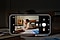 Galaxy S23 FE показан в горизонтальном положении со стороны экрана. На экране четкое изображение женщины, слушающей в полутемной комнате музыку с виниловой пластинки. Текст: Снято на Galaxy S23 FE #withGalaxy.