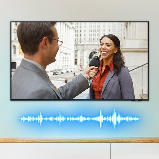 Звуковые волны под телевизором меняют форму по мере того, как звук телевизора адаптируется к отображаемым новостям, оркестру и баскетбольному матчу.