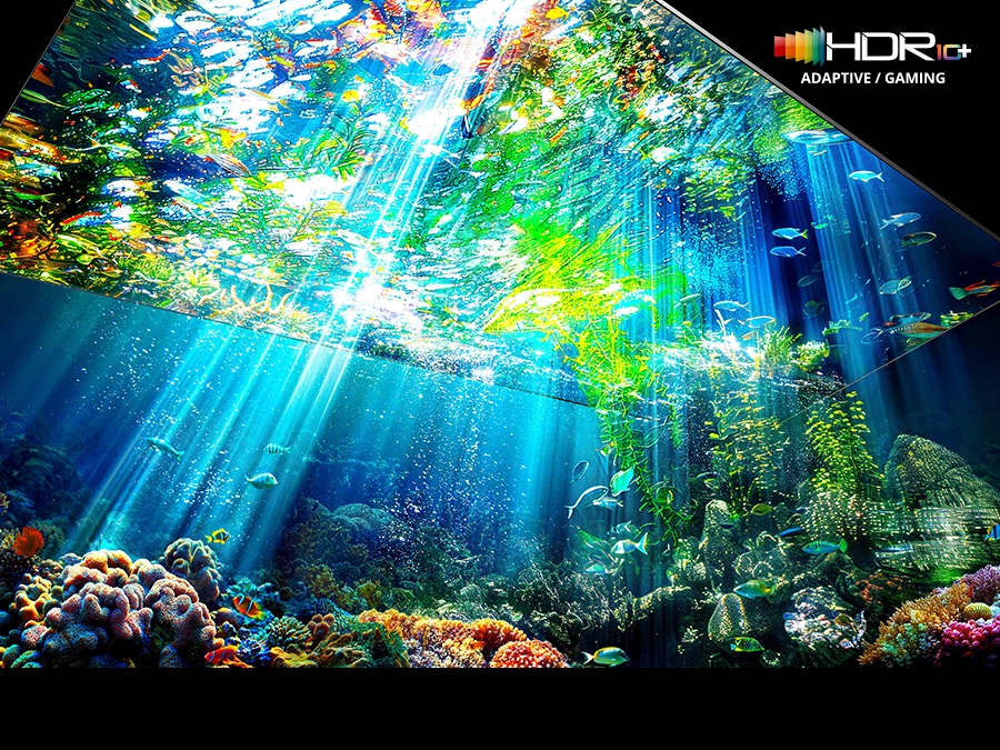 Микро-RGB-телевизор отображает гиперреалистичные подводные сцены. HDR10+ Adaptive Gaming, логотипы Netflix, YouTube, Prime Video и Apple TV.