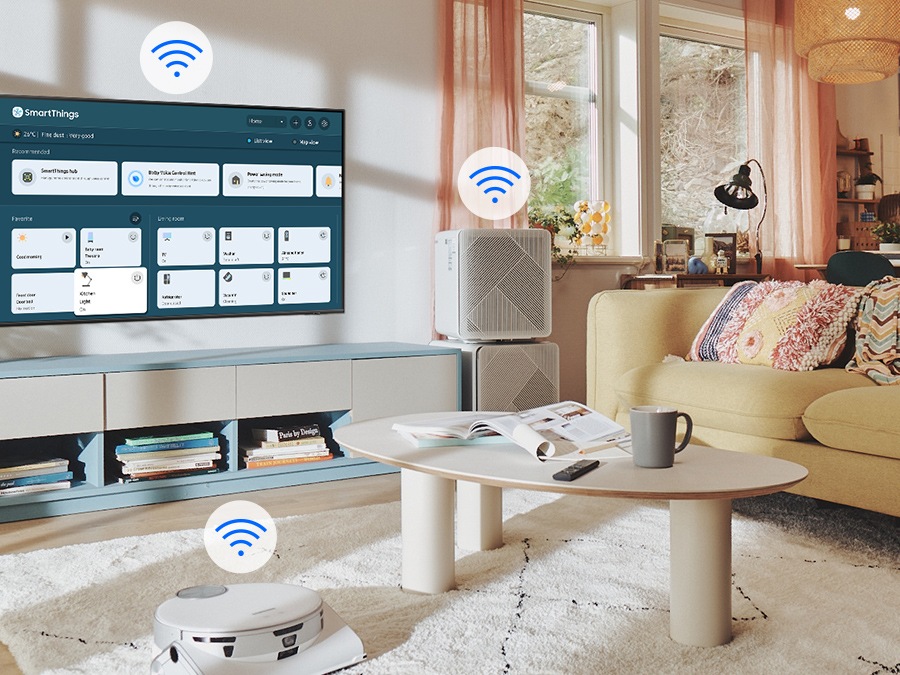 Interfejs użytkownika SmartThings jest wyświetlany na ekranie telewizora.  Ikony Wi-Fi unoszą się nad telewizorem, robotem odkurzającym i oczyszczaczem powietrza.