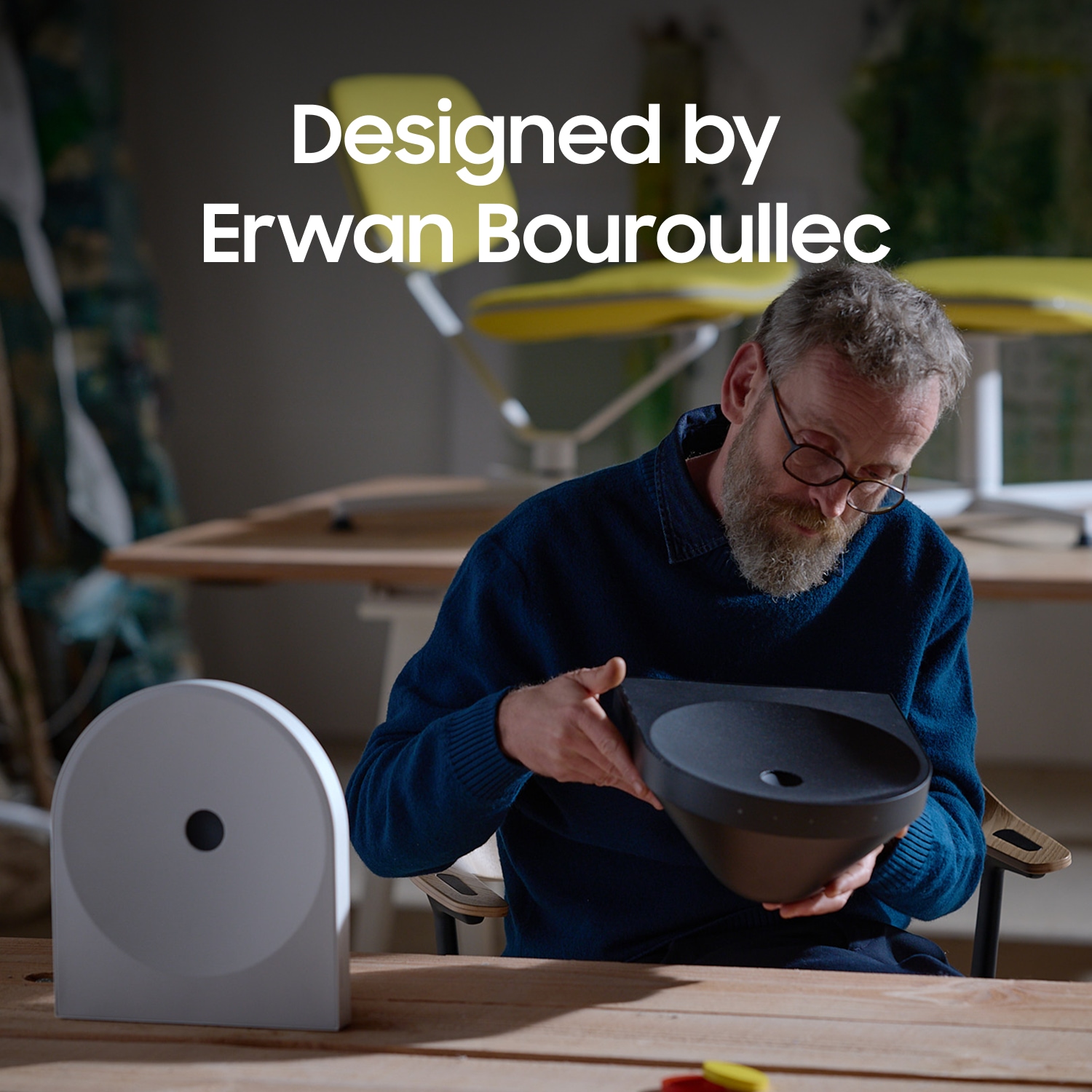 Designern Erwan Bouroullec undersöker Dot-formen av Music Studio 5-högtalaren och illustrerar designprocessen bakom det skulpturala ljudkonceptet.