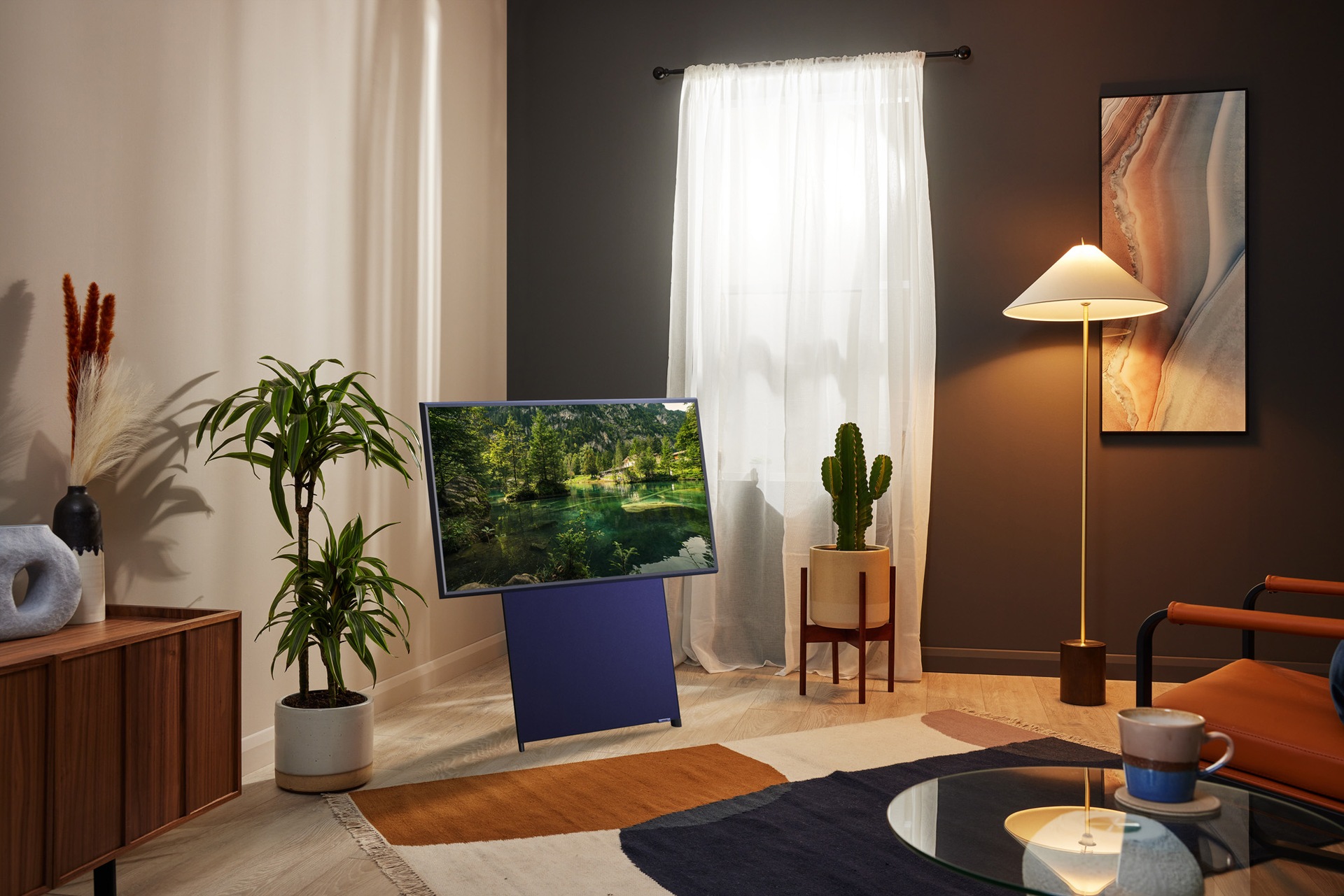 The Sero LS05B TV Lifestyle Feature Image 1