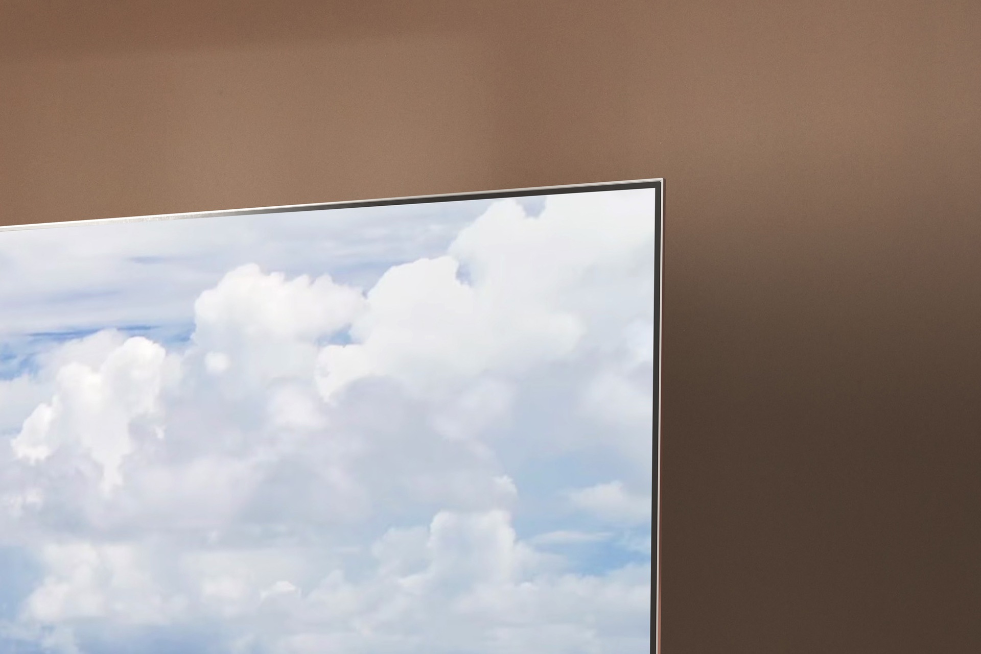 S95B OLED Lifestyle Feature Image 4