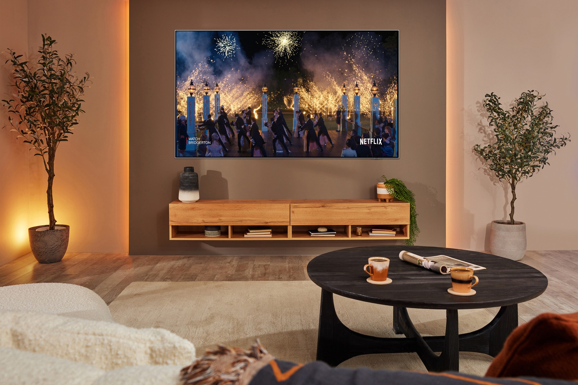 Neo QLED QN85B TV Lifestyle Feature Image 2jpeg)