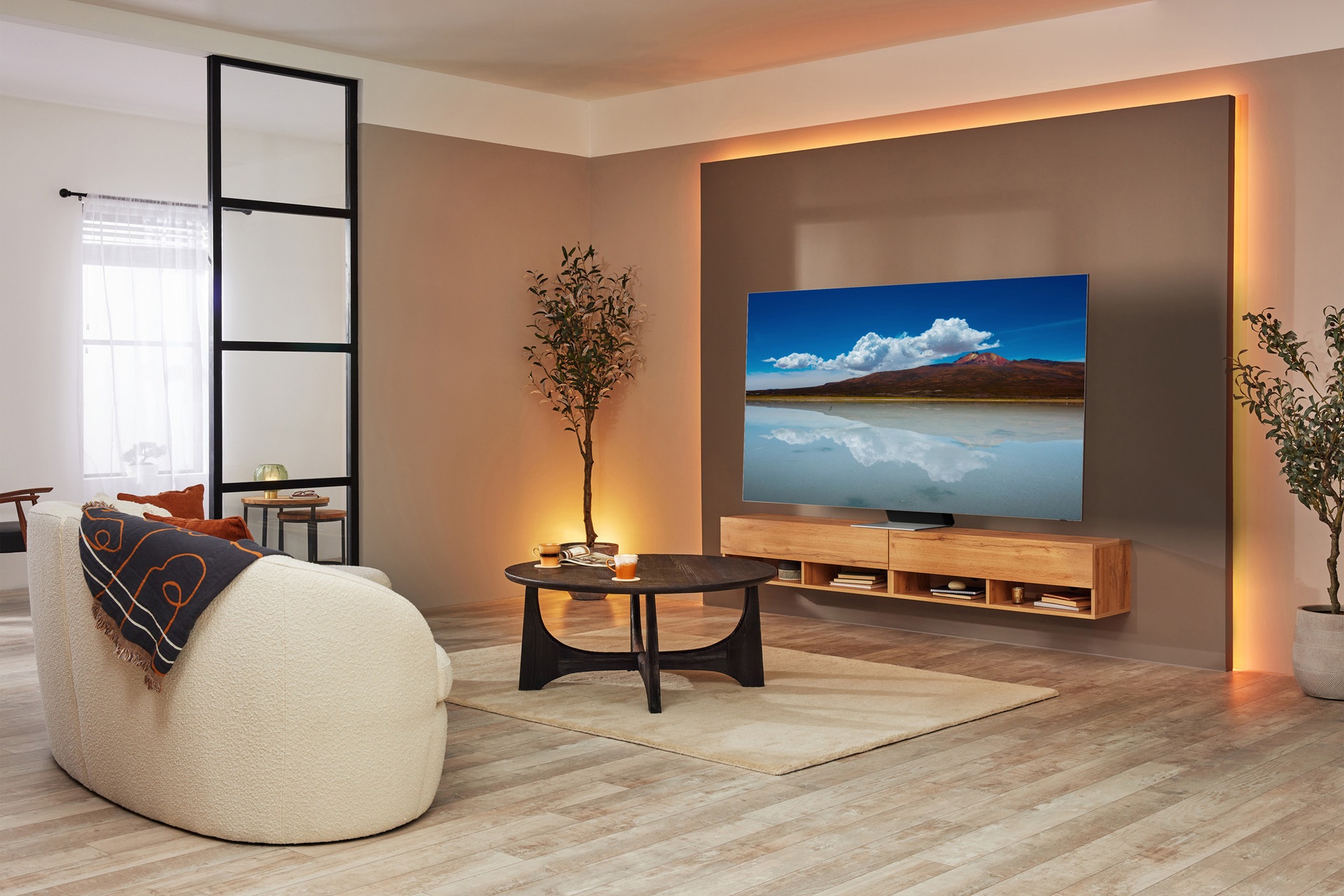 Neo QLED QN900B TV Lifestyle Feature Image 1
