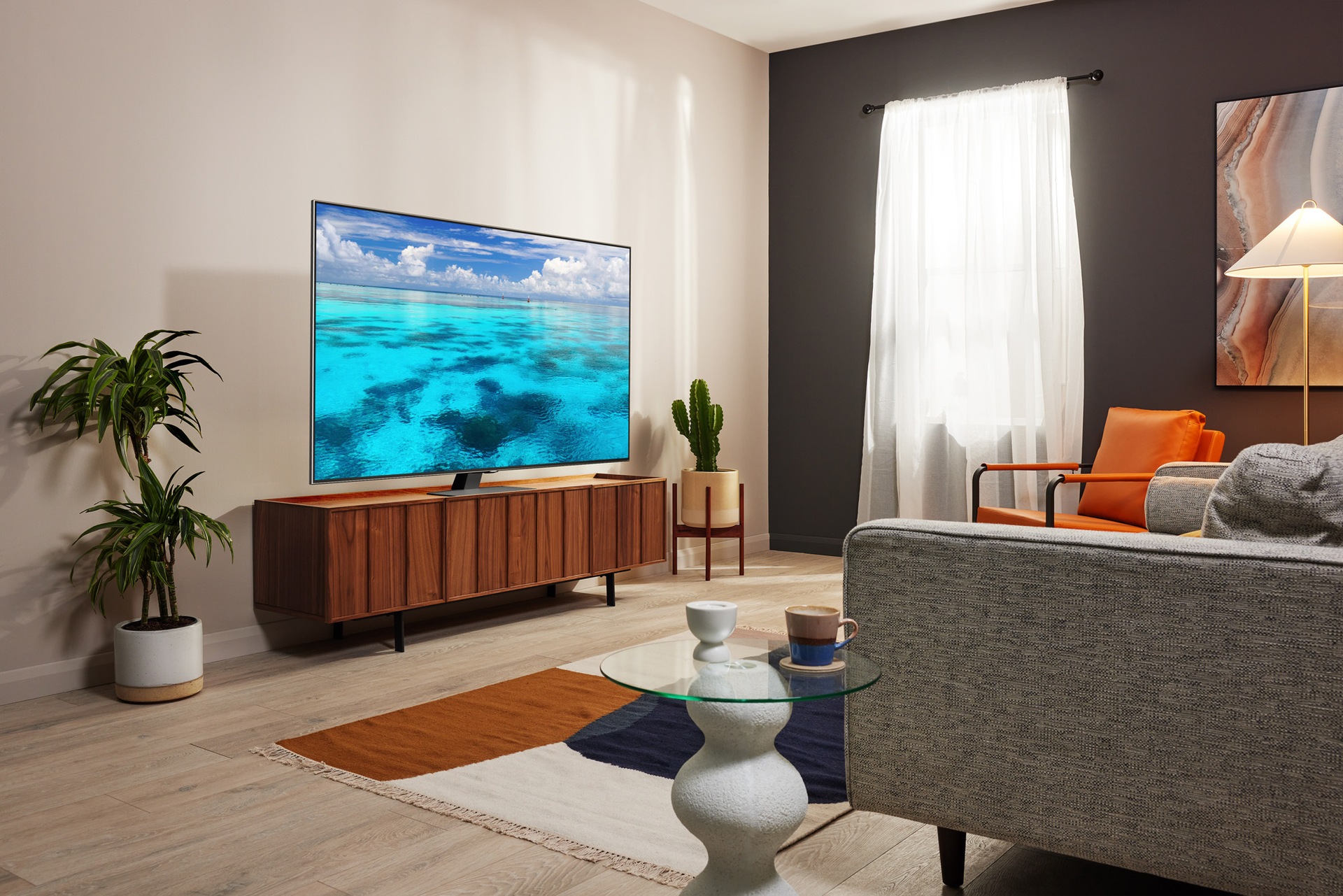 Q80B QLED TV Lifestyle Feature Image 1 Low Res jpeg