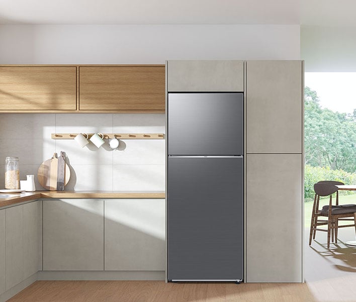 The sleek exterior of the fridge gives a clean look to the modern kitchen, with a flat finish.