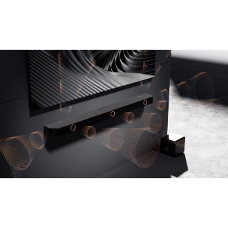 Q800F is mounted on the wall beneath a TV in a black and white room. Diverging sound waves are visible, and the TV displays an abstract black wavy background.