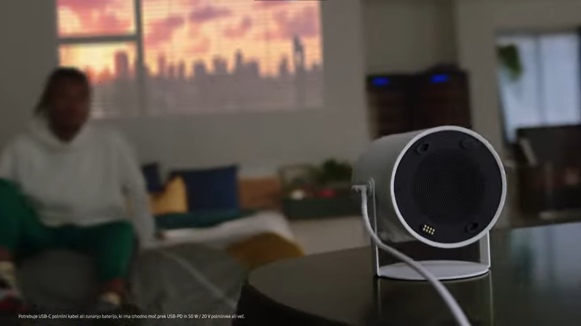 SAMSUNG I Predstavljamo The Freestyle, pametni prenosni projektor