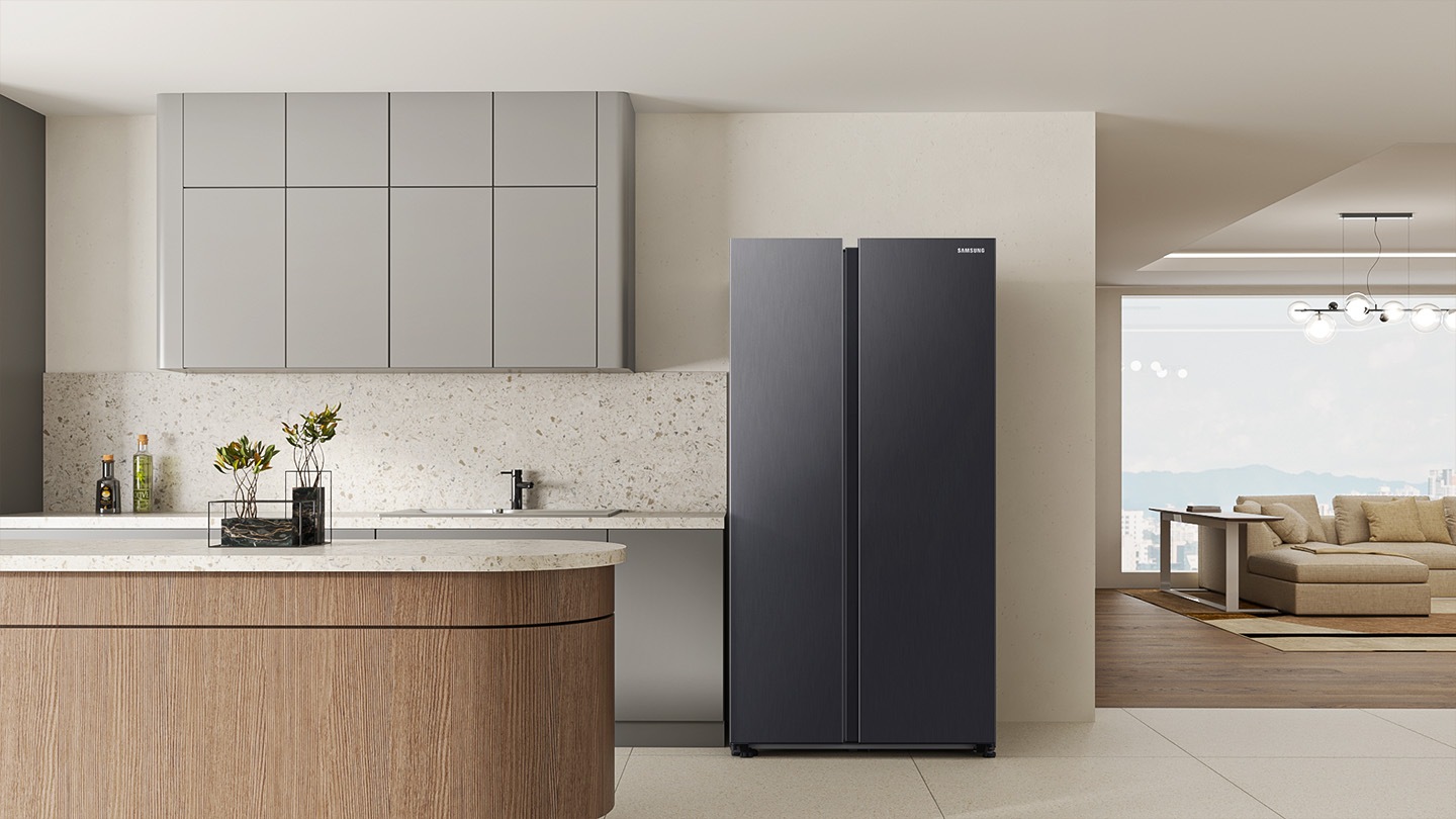 Folosește mai puțină energie, depozitează mai multe alimente. Frigiderul este instalat în bucătărie.