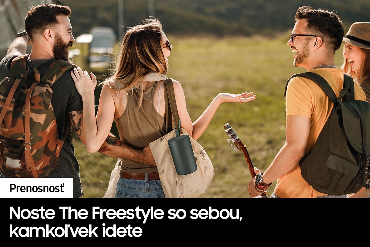 People are at a wide outdoor area in casual clothing chatting with eachother. The Freestyle Case is hanging on the woman's bag.