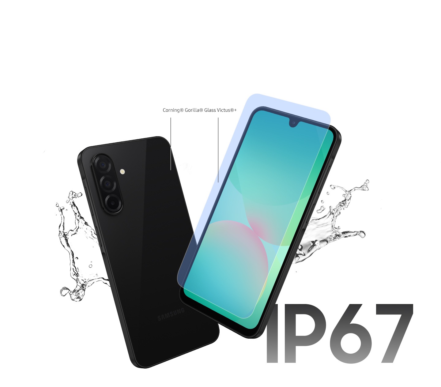 Samsung Galaxy A26 5G สีดำสองเครื่อง โดยที่เครื่องหนึ่งหันด้านหลังให้ ส่วนอีกเครื่องหันด้านหน้าแสดงหน้าจอพร้อมกับมีชั้นการปกป้องลอยอยู่เหนือหน้าจอ มีน้ำกระจายอยู่ข้างๆ อุปกรณ์เพื่อเน้นให้เห็นถึงการกันน้ำ ตรงมุมล่างขวามีข้อความ IP67
