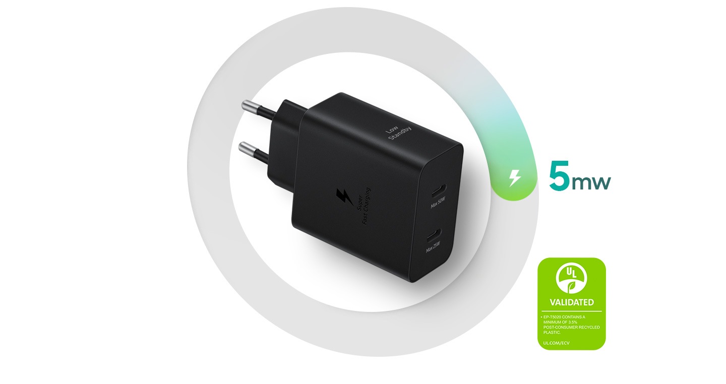 Üzerinde “5mW” yazan siyah bir Güç Adaptörü yan yatıyor. Sağ tarafta, üzerinde “DOĞRULANDI. EP-T5020, EN AZ %3,5 TÜKETİM SONRASI GERİ DÖNÜŞTÜRÜLMÜŞ İÇERİĞE SAHİPTİR. UL.COM/ECV” yazan bir UL Çevresel İddia Doğrulama İşareti gösteriliyor.