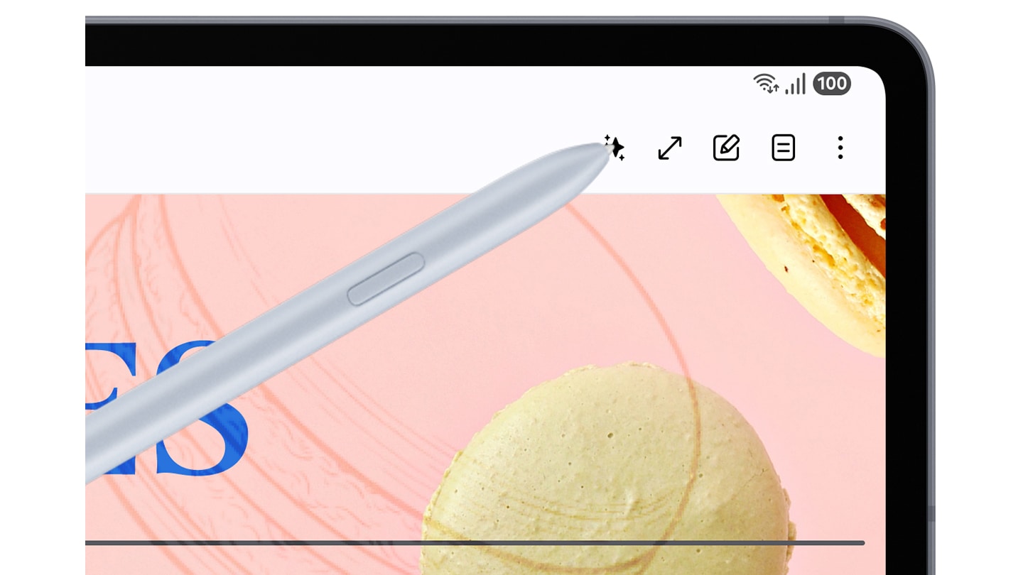 Bir S Pen, sayfanın sağ üst köşesindeki “Galaxy AI” simgesini seçiyor.