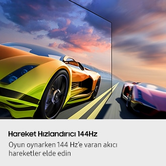 İki yarış arabası bir pistte yarışıyor. Arabalardan biri, diğerinden daha net görünüyor ve daha hızlı gidiyor.