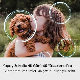Yavru köpeği öpen bir küçük kız görseli. Samsung NQ4 AI 2. Nesil İşlemci, fotoğraf üzerinde ortaya çıkarak kızın saç ve kıyafetleri ile köpeğin yüzü dahil olmak üzere birçok detayı zenginleştiriyor. Sonuç olarak, Mini LED sayesinde en ince ayrıntıların bile görülebildiği çok daha net bir görsel ortaya çıkıyor.