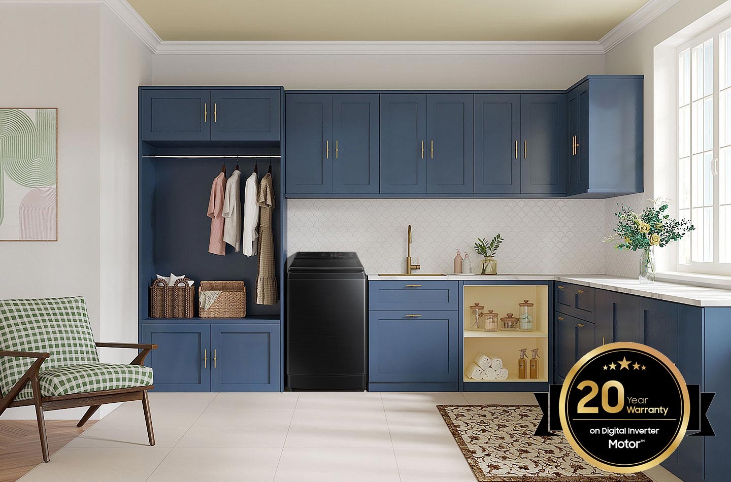 WA13C 噴射雙潔淨 13KG 直立洗衣機 置於洗衣房內。