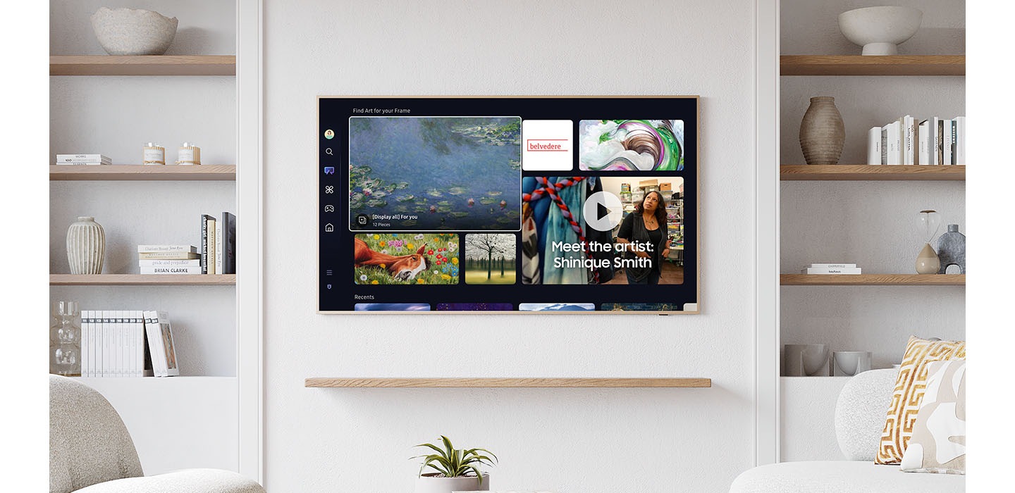 The Frame 放在中間的支架上。在它的左右兩側，展示了藝術商店中的各種藝術選項。