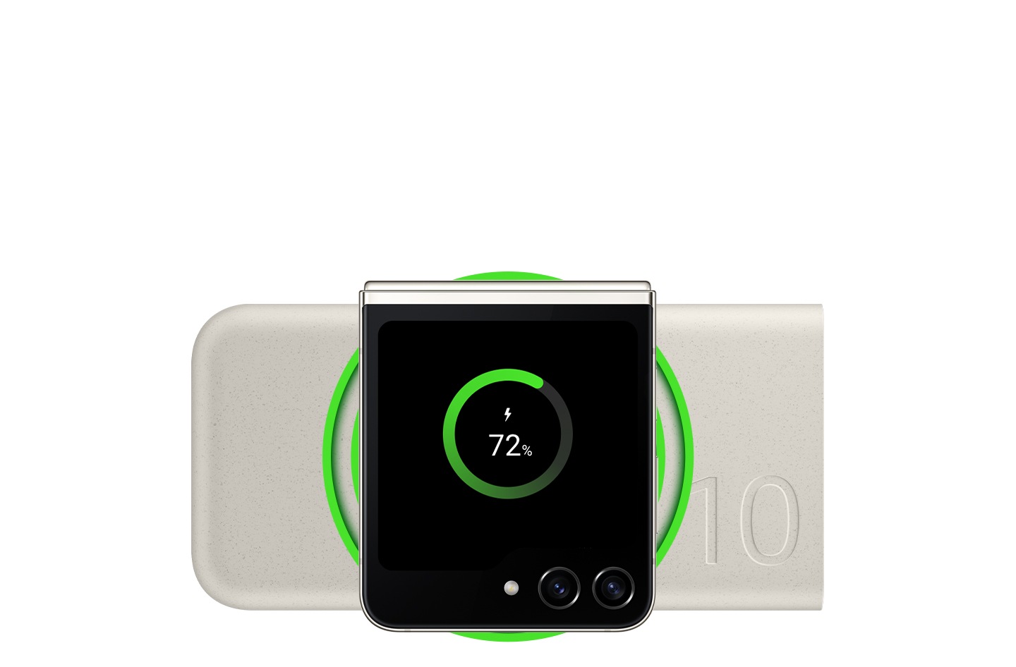 智慧型手機透過行動電源進行無線充電，螢幕上顯示 72% 的電池電量，周圍的綠色圓圈指示充電進度。