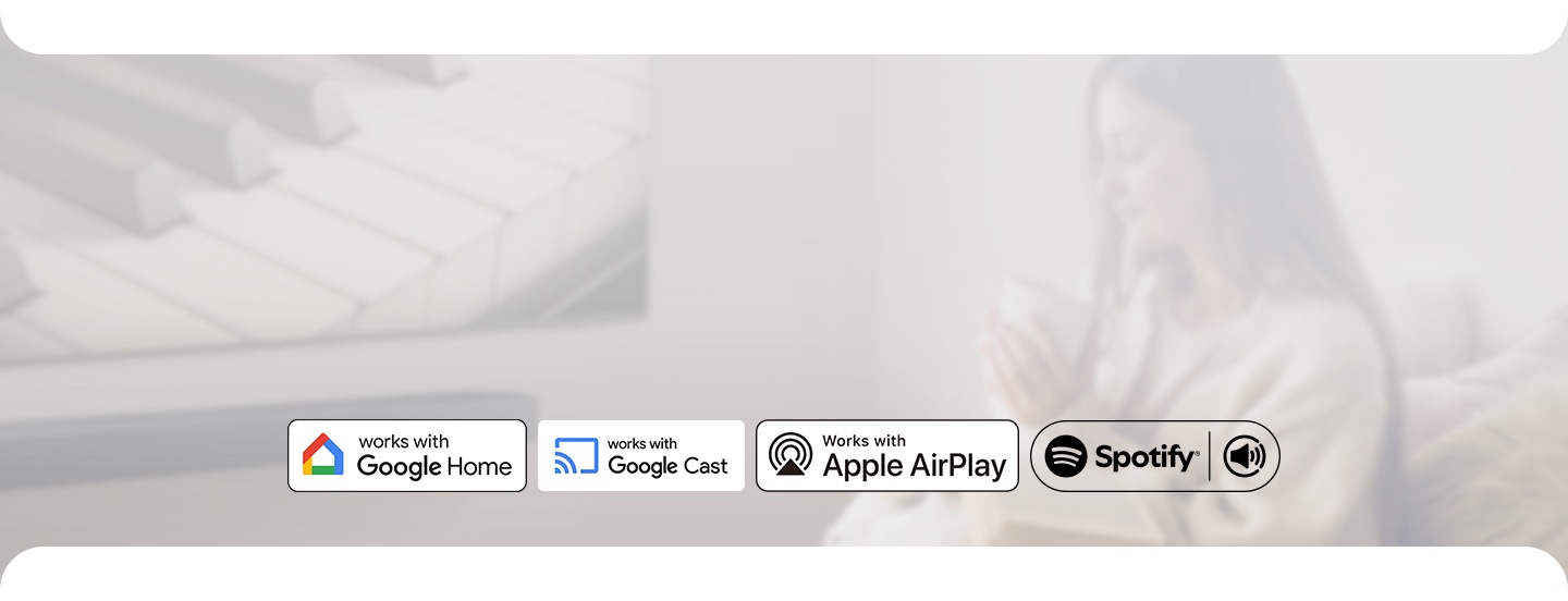背景中顯示支援 Google Home、支援 Google Cast™、支援 Apple AirPlay 及 Spotify 的標誌。