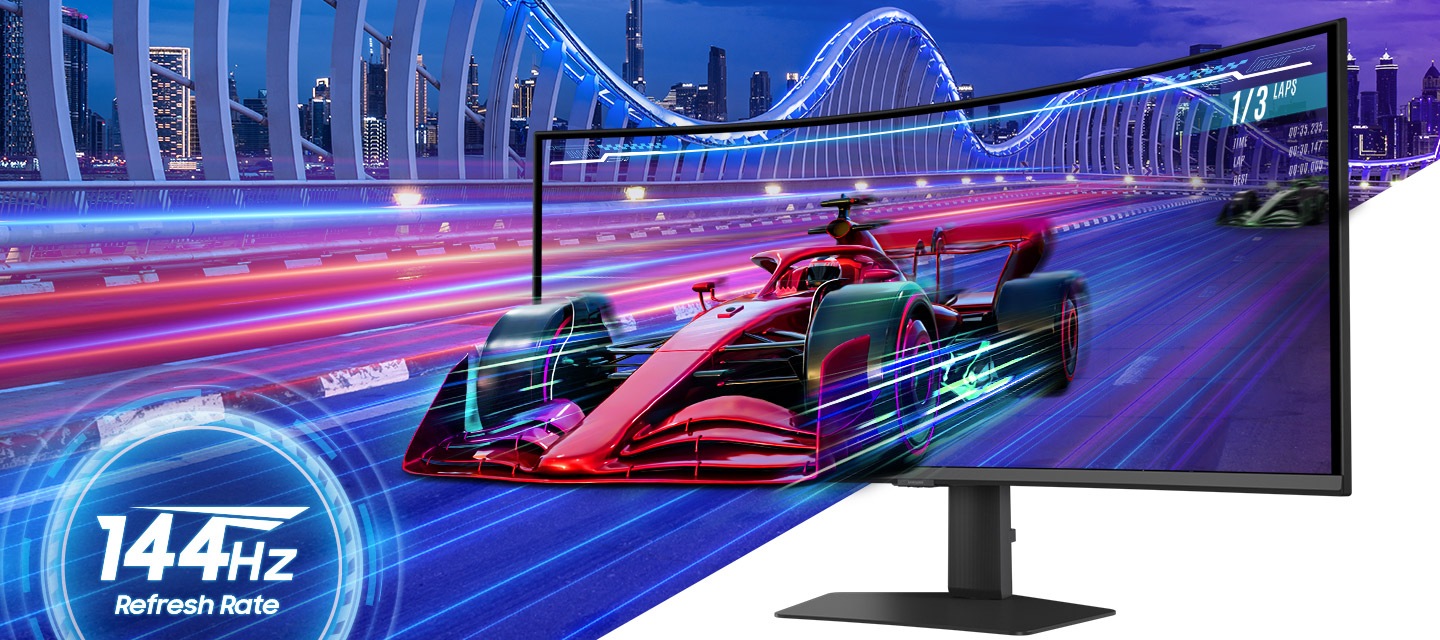 一輛賽車從畫面中疾駛而出。144Hz 更新率。