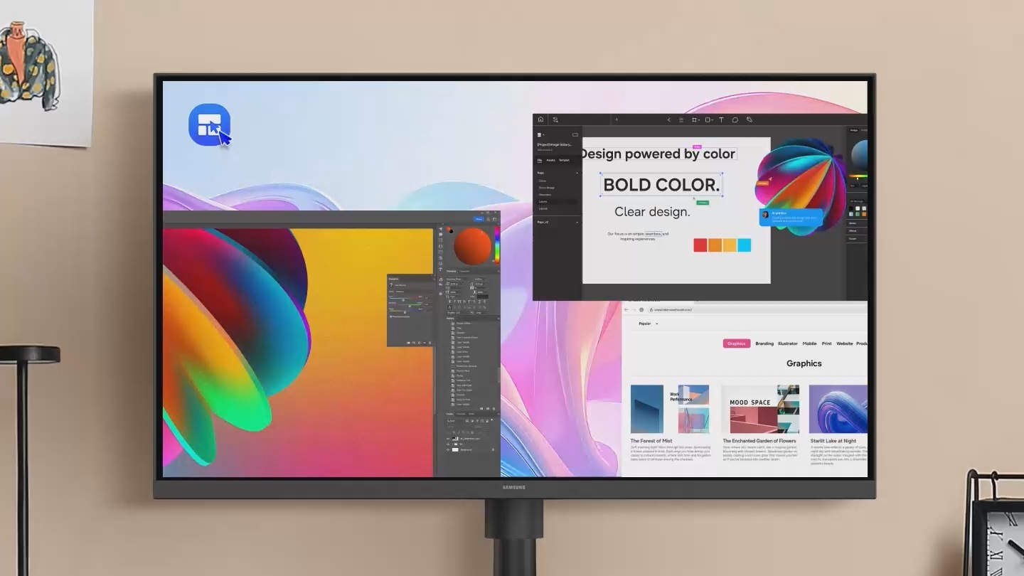 螢幕上顯示著三個應用程式。游標點擊 Samsung Display Manager 圖示後，進入影像設定並調整螢幕亮度。接著，點擊分割畫面功能並開啟快速分割。最後，將各個應用程式視窗拖曳至畫面頂端的版面配置圖示上，將程式放置於相對應的分割畫面視窗中。