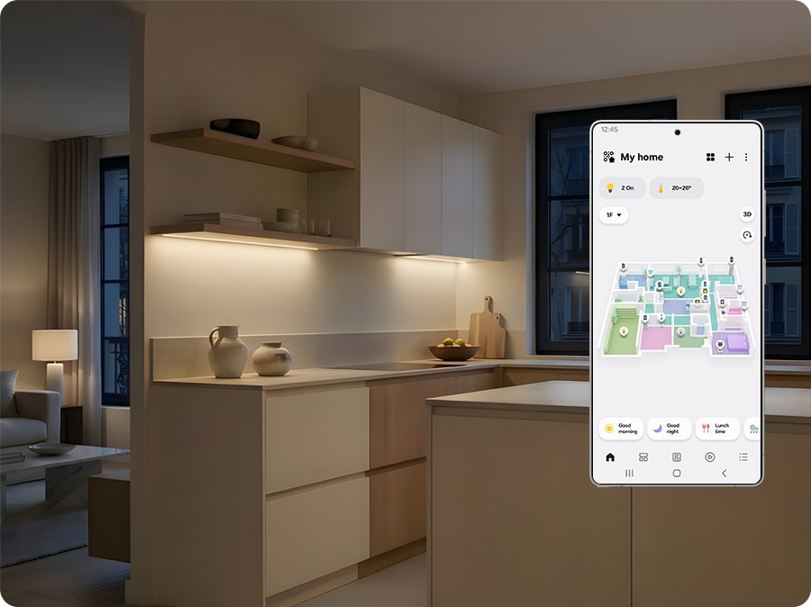 Samsung Bespoke AI™ (WD90H22AHSTW) SmartThings Map View 地圖檢視介面示意圖：視覺呈現透過手機與洗衣機 7 吋螢幕同步顯示家中 3D 裝置佈局，鎖定「全屋家電監控」、「裝置空間定位」與「遠端智慧控制」標籤，展現智慧居家平面圖導航介面如何簡化跨家電管理，優化使用者對「智慧家庭中控中心」與「家電狀態監控」的搜尋關聯。