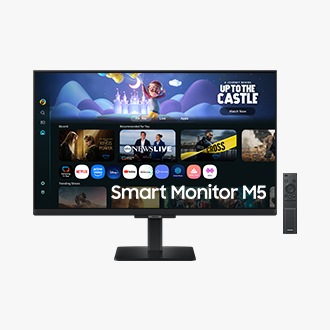27吋 Samsung Smart Monitor M5 正面，螢幕顯示排列各種內容和應用程式的 Smart TV 智慧電視功能畫面，旁邊有一部遙控器。