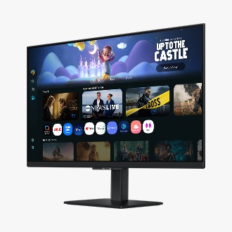 27 吋 Samsung Smart Monitor M5 的左前方視角，螢幕顯示排列各種內容和應用程式的 Smart TV 智慧電視功能畫面。