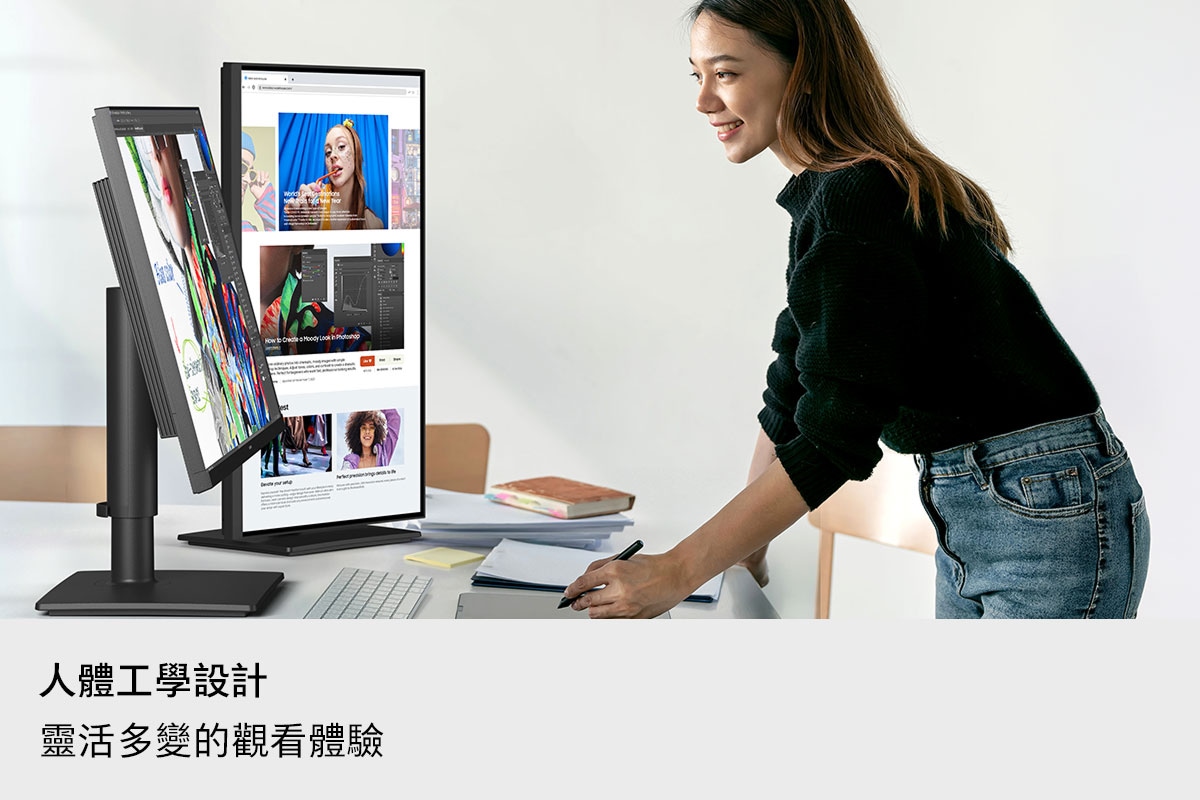 人體工學設計。靈活多變的觀看體驗。一名設計師正同時使用兩部顯示器，一部調整傾斜，另一部則旋轉 90 度垂直顯示。