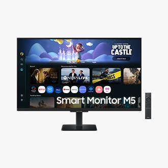 32吋 Samsung Smart Monitor M5 正面，螢幕顯示排列各種內容和應用程式的 Smart TV 智慧電視功能畫面，旁邊有一部遙控器。