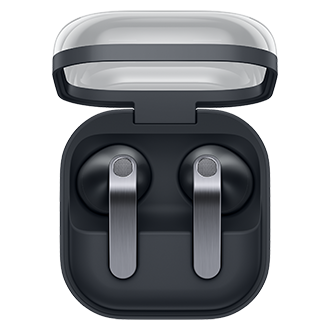 Galaxy Buds4 曜石黑，開啟的充電盒