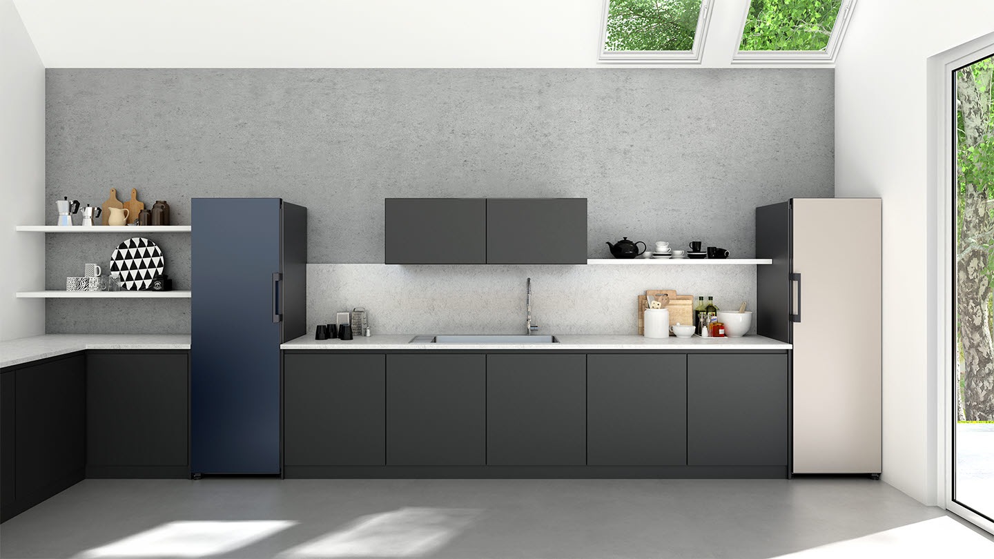 Bespoke RR7000M Freeze is installed on the left and right sides of the kitchen.
