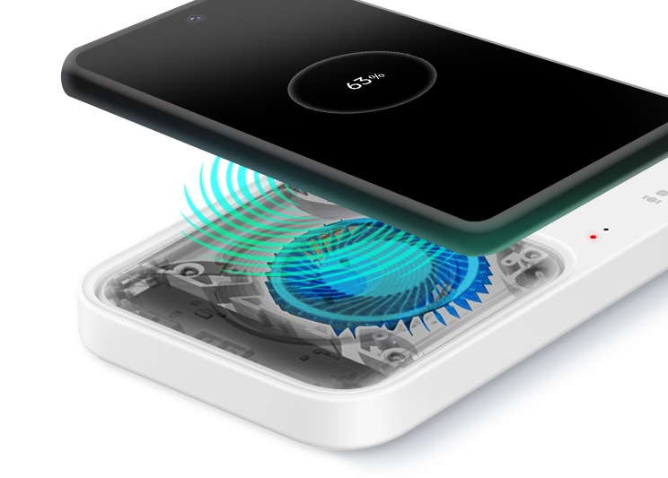 Бездротовий зарядний пристрій має вбудовану систему охолодження з вентилятором і заряджає ваш телефон ще швидше за меншого споживанні енергії, ніж продукти-конкуренти.