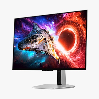 Вигляд на 32-дюймовий Samsung Odyssey OLED G8 з фронтально-правої перспективи. На екрані космічний корабель вилітає з порталу.