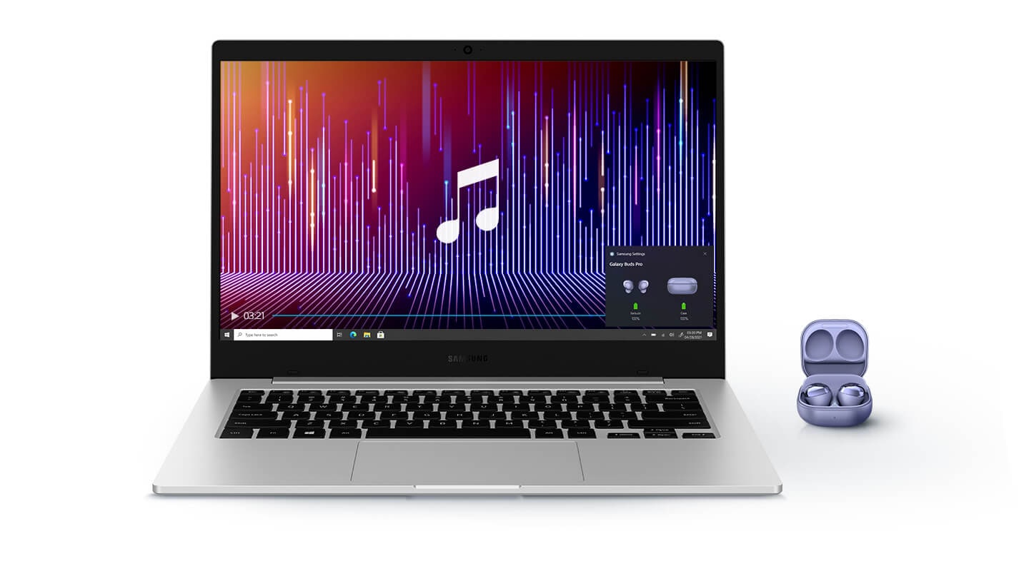 Ein Paar Galaxy Buds wird neben dem Galaxy Book Go platziert. Auf dem Laptop-Bildschirm wird ein Musikplayer angezeigt. In der rechten unteren Ecke erscheint ein Popup-Fenster für die einfache Kopplung, das anzeigt, dass die beiden Geräte über eine Bluetooth-Verbindung gekoppelt sind.