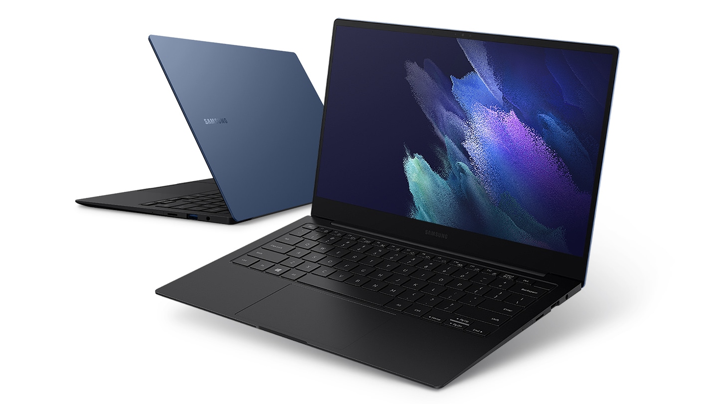 Hai Galaxy Book màu xanh huyền bí được đặt theo đường chéo