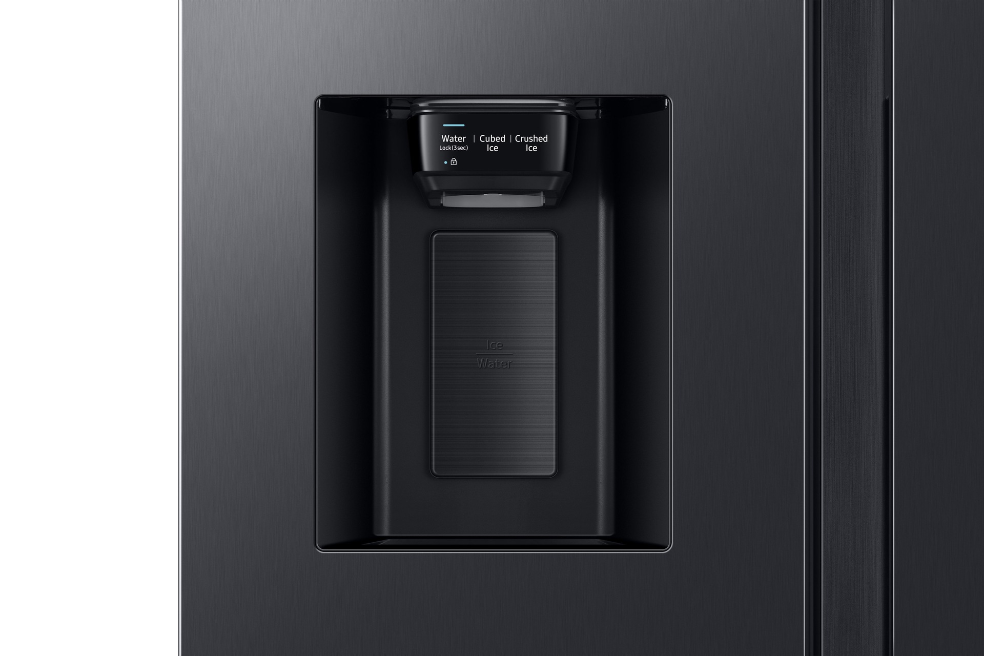 De RS8000BC wordt geïnstalleerd in een keuken met kasten in een ingebouwde look.  Het bekroonde de IF Design Award 2020.