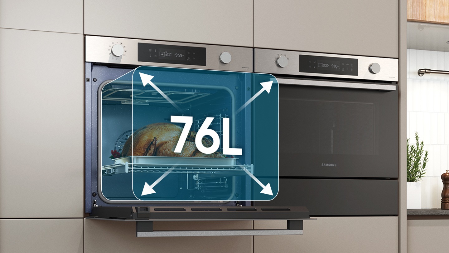 Shows a large turkey cooking inside the spacious oven with arrows illustrating its 76 litre capacity.