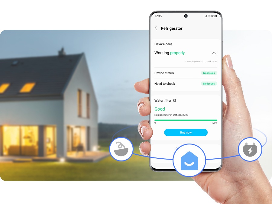 Une personne utilise l’assistance SmartThings Home et s’occupe du fonctionnement de l’appareil.