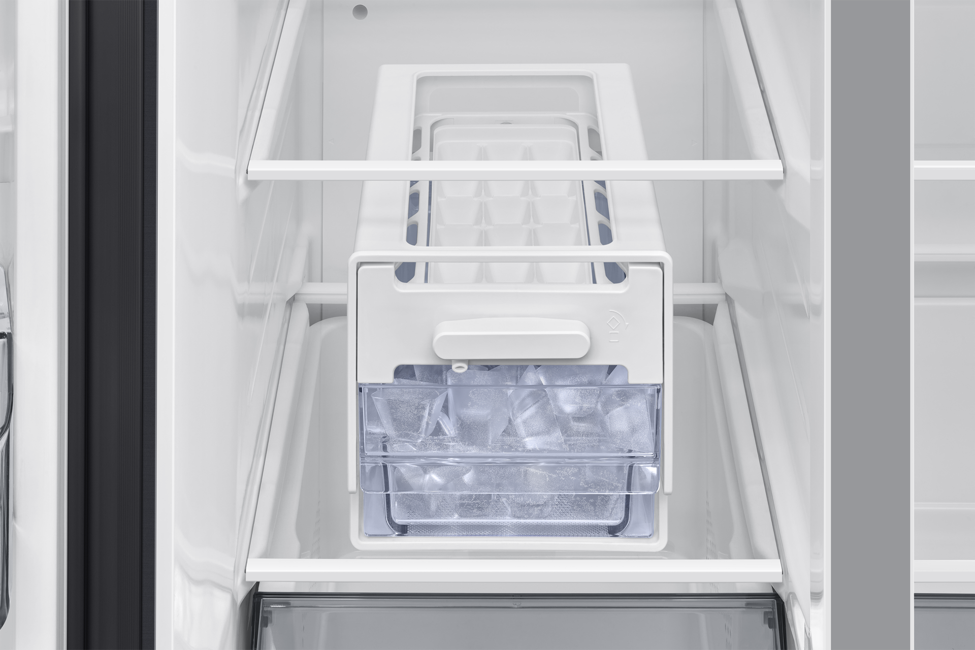 detail-twist-ice-maker Black Doi