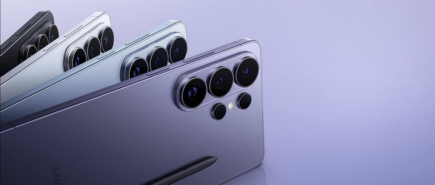 Cuatro teléfonos Galaxy S26 Ultra vistos desde atrás, dispuestos en forma de abanico. Uno es negro, el segundo blanco, el tercero azul cielo y el cuarto violeta cobalto. El S Pen está apoyado sobre el teléfono violeta cobalto.