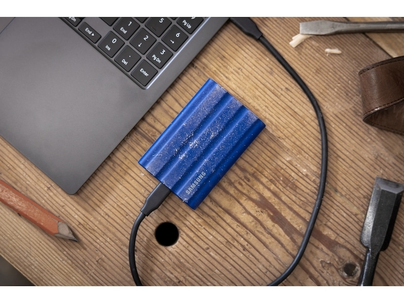 Thumbnail image of Portable SSD T7 Shield 4 TB USB 3.2 Gen 2 (Black)